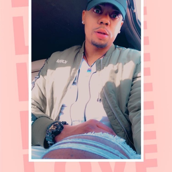 Meet your Posher, Dion - Picture 2 of 2